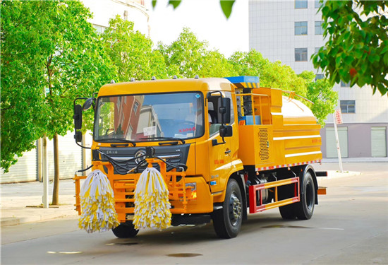 東風天錦護欄清洗車帶高壓路面清清功能